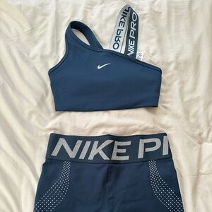 Never Worn Nike workout set